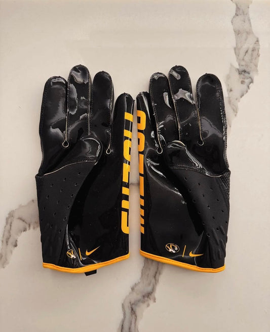 Nike Vapor Jet (likely 7.0 or 8.0) “Missouri Tigers” Blackout Player Exclusive (PE) receiver gloves.